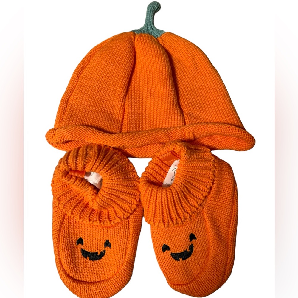 Cute 100% cotton baby beanie and Jack-o-lantern booties
